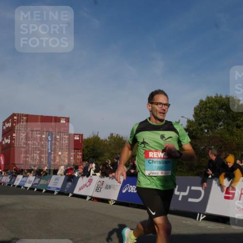 03.10.2025 - Köhlbrandbrückenlauf Matties Gatica Varas http://msf.ph/oto/9164093 03.10.2025 09:50:35 Ziel 2702 meine-sportfotos.de