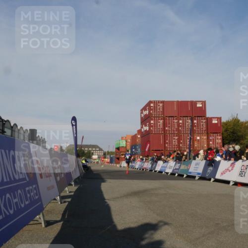 03.10.2025 - Köhlbrandbrückenlauf Matties Gatica Varas http://msf.ph/oto/9164095 03.10.2025 09:50:46 Ziel 1011 meine-sportfotos.de