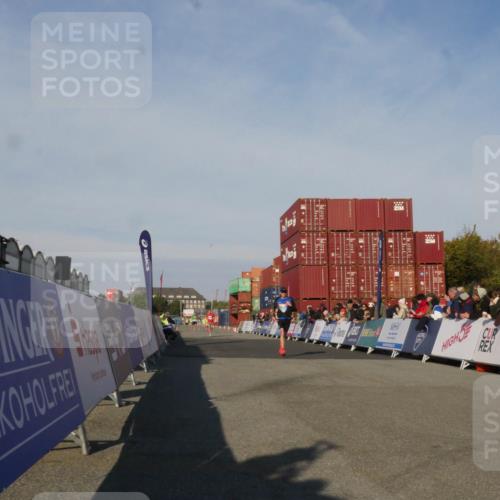 03.10.2025 - Köhlbrandbrückenlauf Matties Gatica Varas http://msf.ph/oto/9164102 03.10.2025 09:50:48 Ziel 1011 meine-sportfotos.de