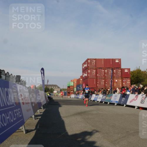 03.10.2025 - Köhlbrandbrückenlauf Matties Gatica Varas http://msf.ph/oto/9164104 03.10.2025 09:50:48 Ziel 1011 meine-sportfotos.de