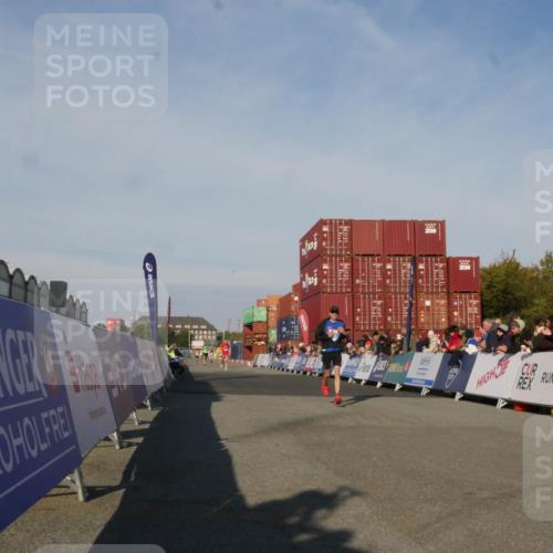 03.10.2025 - Köhlbrandbrückenlauf Matties Gatica Varas http://msf.ph/oto/9164105 03.10.2025 09:50:49 Ziel 1011 meine-sportfotos.de