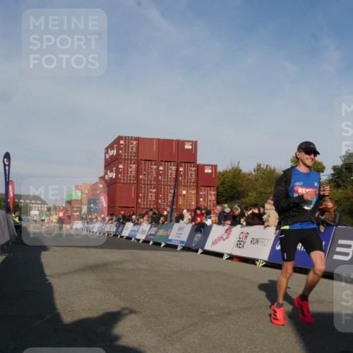 03.10.2025 - Köhlbrandbrückenlauf Matties Gatica Varas http://msf.ph/oto/9164115 03.10.2025 09:50:51 Ziel 1011, 1044, 2701 meine-sportfotos.de
