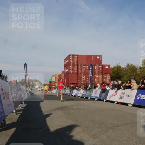 03.10.2025 - Köhlbrandbrückenlauf Matties Gatica Varas http://msf.ph/oto/9164119 03.10.2025 09:50:55 Ziel 1007, 1017, 1044, 2701 meine-sportfotos.de