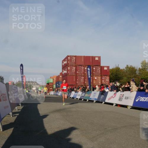 03.10.2025 - Köhlbrandbrückenlauf Matties Gatica Varas http://msf.ph/oto/9164120 03.10.2025 09:50:55 Ziel 1007, 1017, 1044, 2701 meine-sportfotos.de