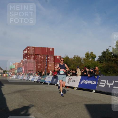 03.10.2025 - Köhlbrandbrückenlauf Matties Gatica Varas http://msf.ph/oto/9164154 03.10.2025 09:51:04 Ziel 1007, 1017, 3153 meine-sportfotos.de
