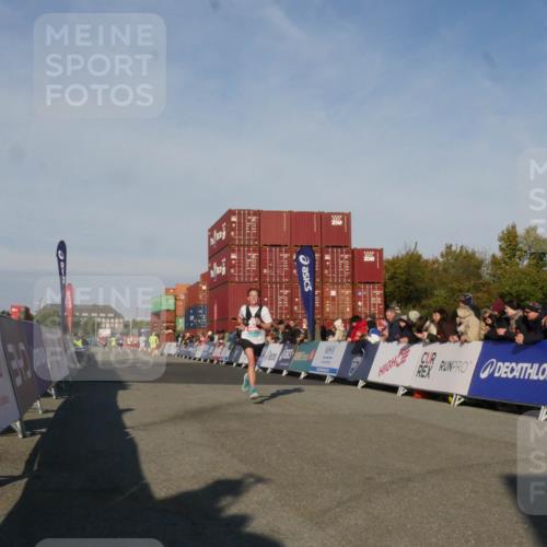 03.10.2025 - Köhlbrandbrückenlauf Matties Gatica Varas http://msf.ph/oto/9164167 03.10.2025 09:51:09 Ziel 3153 meine-sportfotos.de