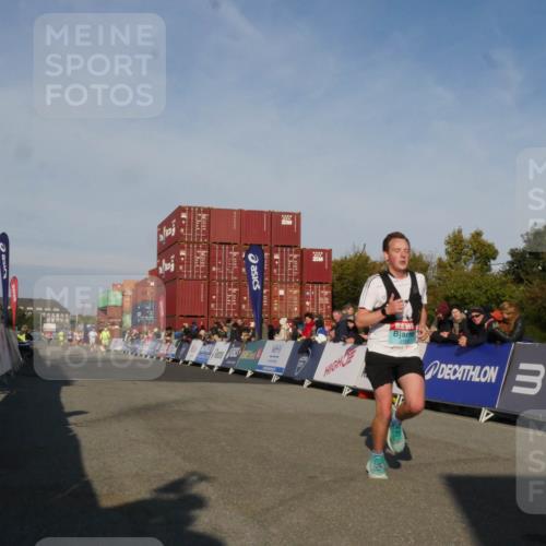 03.10.2025 - Köhlbrandbrückenlauf Matties Gatica Varas http://msf.ph/oto/9164172 03.10.2025 09:51:11 Ziel 3153 meine-sportfotos.de