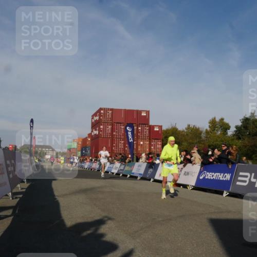 03.10.2025 - Köhlbrandbrückenlauf Matties Gatica Varas http://msf.ph/oto/9164186 03.10.2025 09:51:20 Ziel 1032, 3082, 3154, 3460, 3740 meine-sportfotos.de