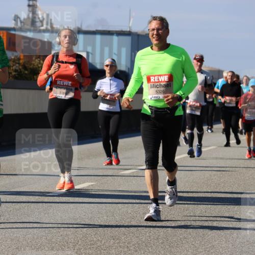 03.10.2025 - Köhlbrandbrückenlauf Strokosch-Dieckow http://msf.ph/oto/9164187 03.10.2025 13:07:19 Position 3 5092, 5394, 5326 meine-sportfotos.de