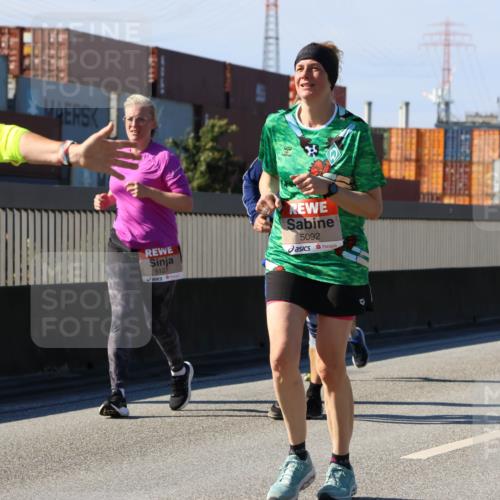 03.10.2025 - Köhlbrandbrückenlauf Strokosch-Dieckow http://msf.ph/oto/9164189 03.10.2025 13:07:20 Position 3 5127, 5092, 5394 meine-sportfotos.de