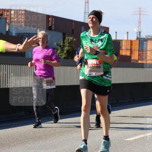 03.10.2025 - Köhlbrandbrückenlauf Strokosch-Dieckow http://msf.ph/oto/9164191 03.10.2025 13:07:20 Position 3 5127, 5092, 5394 meine-sportfotos.de