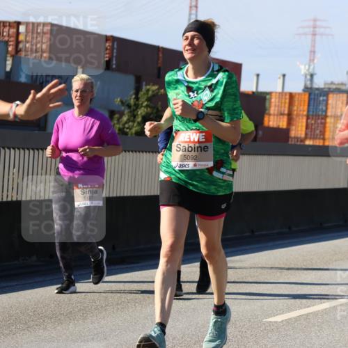 03.10.2025 - Köhlbrandbrückenlauf Strokosch-Dieckow http://msf.ph/oto/9164194 03.10.2025 13:07:20 Position 3 5127, 5092, 5394 meine-sportfotos.de