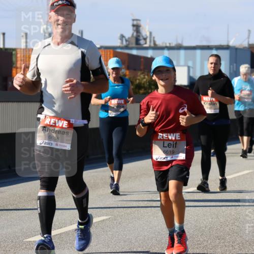03.10.2025 - Köhlbrandbrückenlauf Strokosch-Dieckow http://msf.ph/oto/9164204 03.10.2025 13:07:26 Position 3 6618, 6619 meine-sportfotos.de