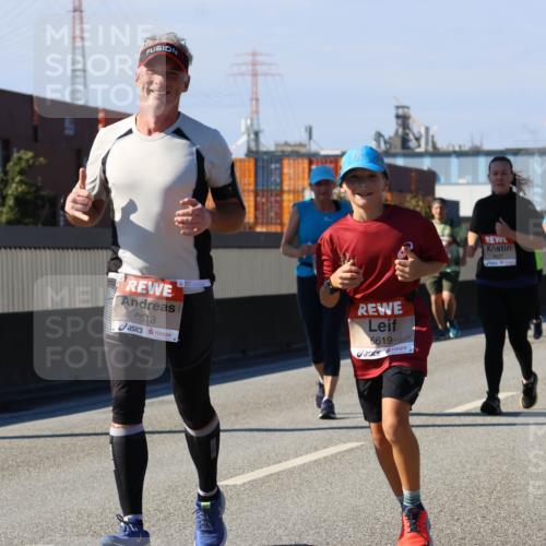 03.10.2025 - Köhlbrandbrückenlauf Strokosch-Dieckow http://msf.ph/oto/9164206 03.10.2025 13:07:27 Position 3 6618, 6619 meine-sportfotos.de