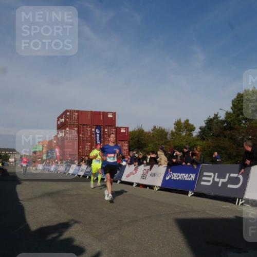 03.10.2025 - Köhlbrandbrückenlauf Matties Gatica Varas http://msf.ph/oto/9164213 03.10.2025 09:51:28 Ziel 1032, 3082, 3401, 3740 meine-sportfotos.de
