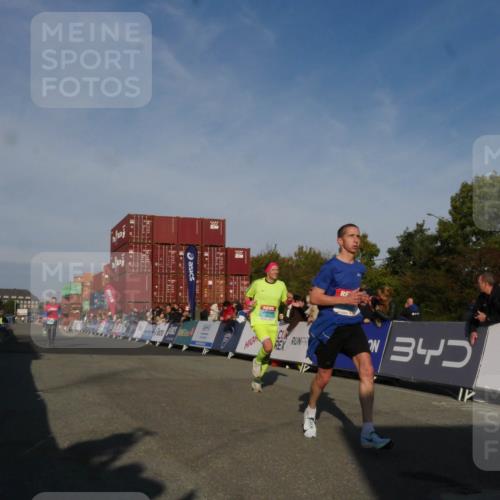 03.10.2025 - Köhlbrandbrückenlauf Matties Gatica Varas http://msf.ph/oto/9164216 03.10.2025 09:51:29 Ziel 1032, 1057, 3082, 3401, 3740 meine-sportfotos.de