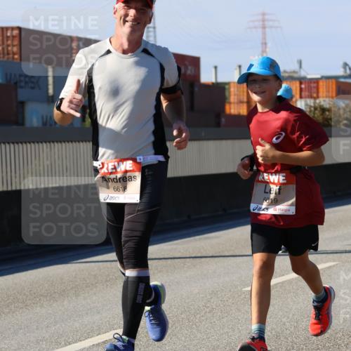 03.10.2025 - Köhlbrandbrückenlauf Strokosch-Dieckow http://msf.ph/oto/9164221 03.10.2025 13:07:27 Position 3 6618, 6619 meine-sportfotos.de