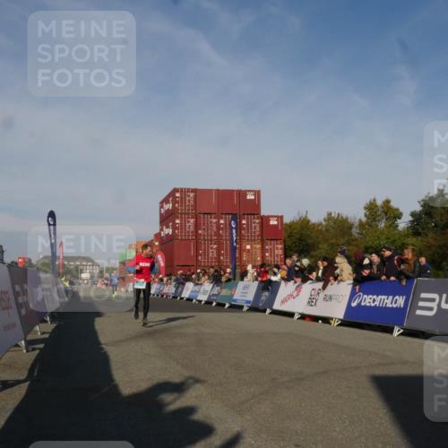 03.10.2025 - Köhlbrandbrückenlauf Matties Gatica Varas http://msf.ph/oto/9164225 03.10.2025 09:51:32 Ziel 1032, 1057, 3082, 3401 meine-sportfotos.de