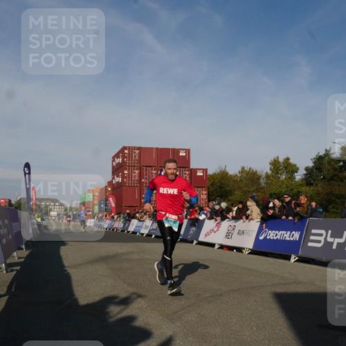 03.10.2025 - Köhlbrandbrückenlauf Matties Gatica Varas http://msf.ph/oto/9164231 03.10.2025 09:51:33 Ziel 1057, 3401 meine-sportfotos.de