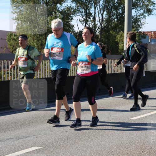 03.10.2025 - Köhlbrandbrückenlauf Strokosch-Dieckow http://msf.ph/oto/9164242 03.10.2025 13:07:37 Position 3 5510, 6944, 6545 meine-sportfotos.de