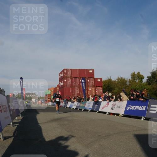 03.10.2025 - Köhlbrandbrückenlauf Matties Gatica Varas http://msf.ph/oto/9164253 03.10.2025 09:51:43 Ziel 1034, 3350 meine-sportfotos.de