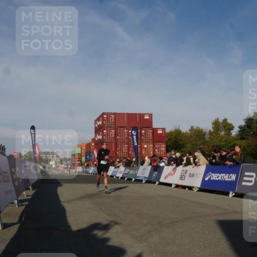 03.10.2025 - Köhlbrandbrückenlauf Matties Gatica Varas http://msf.ph/oto/9164257 03.10.2025 09:51:44 Ziel 1034, 3350 meine-sportfotos.de