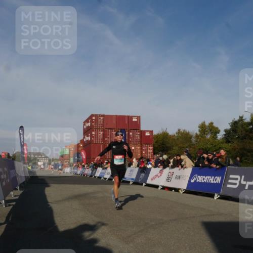 03.10.2025 - Köhlbrandbrückenlauf Matties Gatica Varas http://msf.ph/oto/9164260 03.10.2025 09:51:45 Ziel 1034, 3350 meine-sportfotos.de
