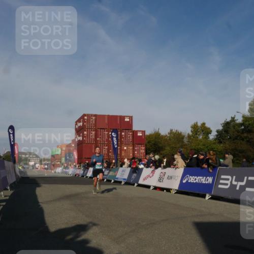 03.10.2025 - Köhlbrandbrückenlauf Matties Gatica Varas http://msf.ph/oto/9164271 03.10.2025 09:51:50 Ziel 3350, 3809 meine-sportfotos.de