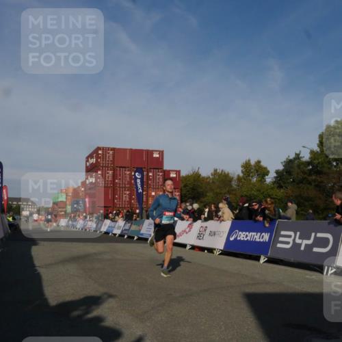03.10.2025 - Köhlbrandbrückenlauf Matties Gatica Varas http://msf.ph/oto/9164275 03.10.2025 09:51:51 Ziel 3350, 3809 meine-sportfotos.de