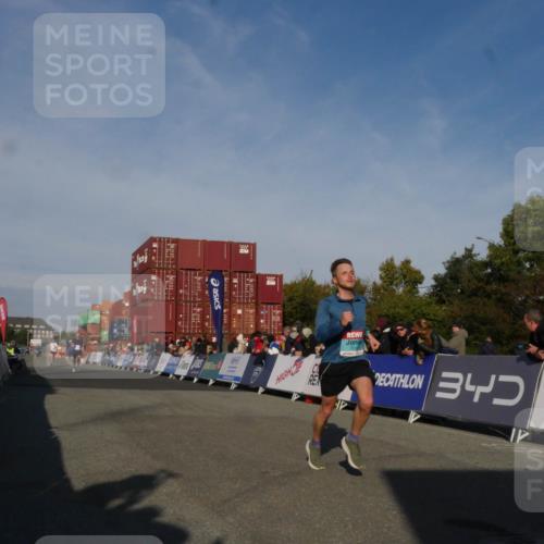03.10.2025 - Köhlbrandbrückenlauf Matties Gatica Varas http://msf.ph/oto/9164276 03.10.2025 09:51:51 Ziel 3350, 3809 meine-sportfotos.de