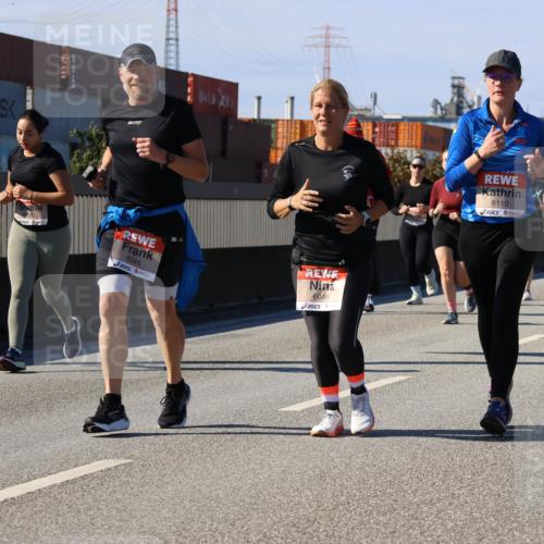 03.10.2025 - Köhlbrandbrückenlauf Strokosch-Dieckow http://msf.ph/oto/9164284 03.10.2025 13:07:49 Position 3 6045, 6046, 6110 meine-sportfotos.de