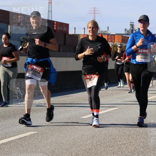 03.10.2025 - Köhlbrandbrückenlauf Strokosch-Dieckow http://msf.ph/oto/9164286 03.10.2025 13:07:49 Position 3 6045, 6110, 5438 meine-sportfotos.de