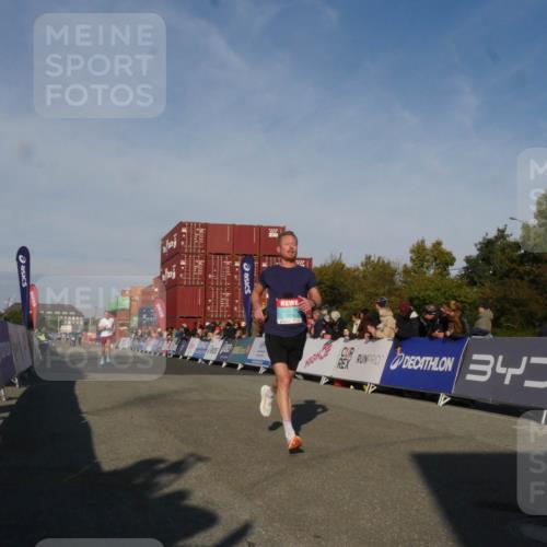 03.10.2025 - Köhlbrandbrückenlauf Matties Gatica Varas http://msf.ph/oto/9164289 03.10.2025 09:51:58 Ziel 3086, 3809 meine-sportfotos.de