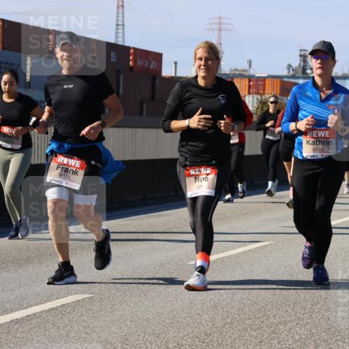03.10.2025 - Köhlbrandbrückenlauf Strokosch-Dieckow http://msf.ph/oto/9164291 03.10.2025 13:07:49 Position 3 6045, 6046, 6110 meine-sportfotos.de