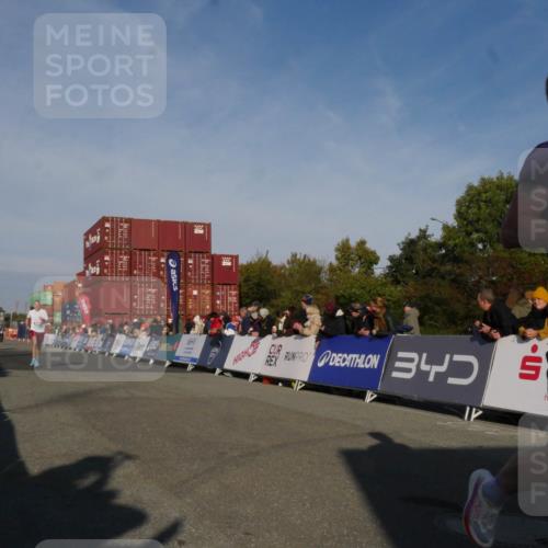 03.10.2025 - Köhlbrandbrückenlauf Matties Gatica Varas http://msf.ph/oto/9164292 03.10.2025 09:51:59 Ziel 3086, 3809 meine-sportfotos.de