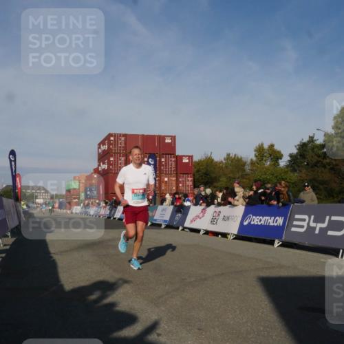 03.10.2025 - Köhlbrandbrückenlauf Matties Gatica Varas http://msf.ph/oto/9164302 03.10.2025 09:52:02 Ziel 1187, 3086, 3756 meine-sportfotos.de