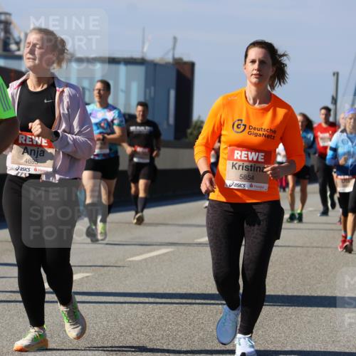 03.10.2025 - Köhlbrandbrückenlauf Strokosch-Dieckow http://msf.ph/oto/9164313 03.10.2025 13:08:06 Position 3 6669, 4695, 5854 meine-sportfotos.de