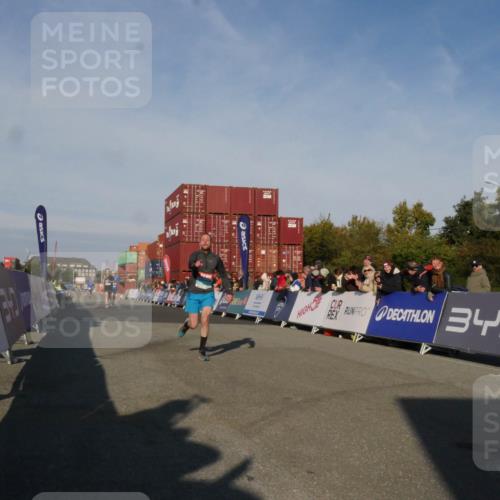 03.10.2025 - Köhlbrandbrückenlauf Matties Gatica Varas http://msf.ph/oto/9164329 03.10.2025 09:52:12 Ziel 1026, 1187, 2722, 3248, 3756 meine-sportfotos.de