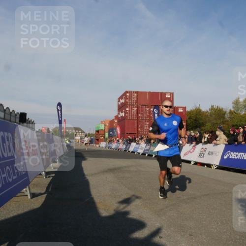 03.10.2025 - Köhlbrandbrückenlauf Matties Gatica Varas http://msf.ph/oto/9164362 03.10.2025 09:52:25 Ziel 2937, 3267 meine-sportfotos.de