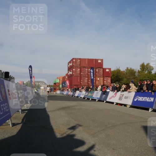 03.10.2025 - Köhlbrandbrückenlauf Matties Gatica Varas http://msf.ph/oto/9164365 03.10.2025 09:52:26 Ziel 2937, 3267 meine-sportfotos.de