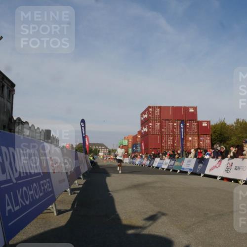 03.10.2025 - Köhlbrandbrückenlauf Matties Gatica Varas http://msf.ph/oto/9164367 03.10.2025 09:52:30 Ziel 3267 meine-sportfotos.de
