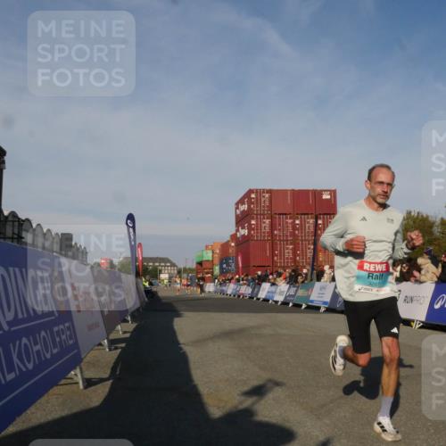 03.10.2025 - Köhlbrandbrückenlauf Matties Gatica Varas http://msf.ph/oto/9164383 03.10.2025 09:52:34 Ziel 1019, 3267 meine-sportfotos.de