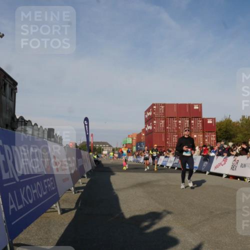 03.10.2025 - Köhlbrandbrückenlauf Matties Gatica Varas http://msf.ph/oto/9164391 03.10.2025 09:52:42 Ziel 1019, 1055, 2792, 3008, 3610 meine-sportfotos.de