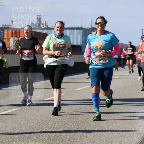 03.10.2025 - Köhlbrandbrückenlauf Strokosch-Dieckow http://msf.ph/oto/9164401 03.10.2025 13:08:47 Position 3 6335, 6336, 6298 meine-sportfotos.de