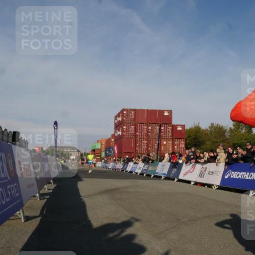 03.10.2025 - Köhlbrandbrückenlauf Matties Gatica Varas http://msf.ph/oto/9164413 03.10.2025 09:52:47 Ziel 1055, 2792, 2933, 3008, 3269, 3610, 3712 meine-sportfotos.de
