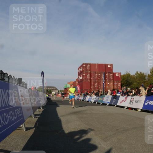 03.10.2025 - Köhlbrandbrückenlauf Matties Gatica Varas http://msf.ph/oto/9164418 03.10.2025 09:52:50 Ziel 2933, 3269, 3712 meine-sportfotos.de