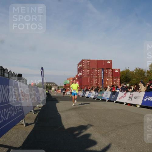 03.10.2025 - Köhlbrandbrückenlauf Matties Gatica Varas http://msf.ph/oto/9164420 03.10.2025 09:52:50 Ziel 2933, 3269, 3712 meine-sportfotos.de