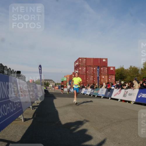 03.10.2025 - Köhlbrandbrückenlauf Matties Gatica Varas http://msf.ph/oto/9164422 03.10.2025 09:52:51 Ziel 2933, 3269, 3629, 3712 meine-sportfotos.de