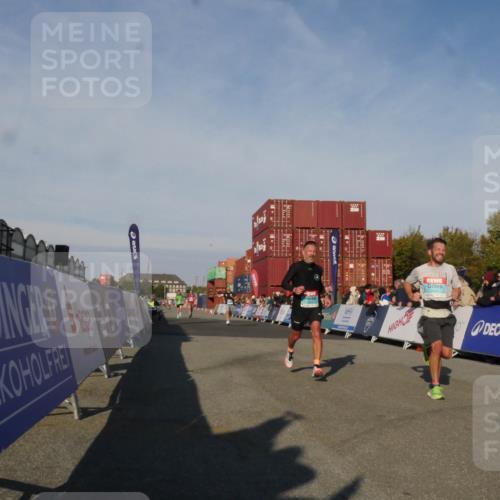 03.10.2025 - Köhlbrandbrückenlauf Matties Gatica Varas http://msf.ph/oto/9164441 03.10.2025 09:52:56 Ziel 1035, 2705, 2933, 3269, 3629 meine-sportfotos.de