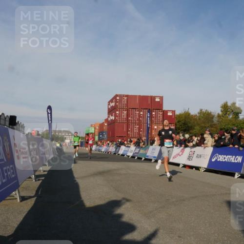 03.10.2025 - Köhlbrandbrückenlauf Matties Gatica Varas http://msf.ph/oto/9164457 03.10.2025 09:53:00 Ziel 1035, 2705, 3629 meine-sportfotos.de